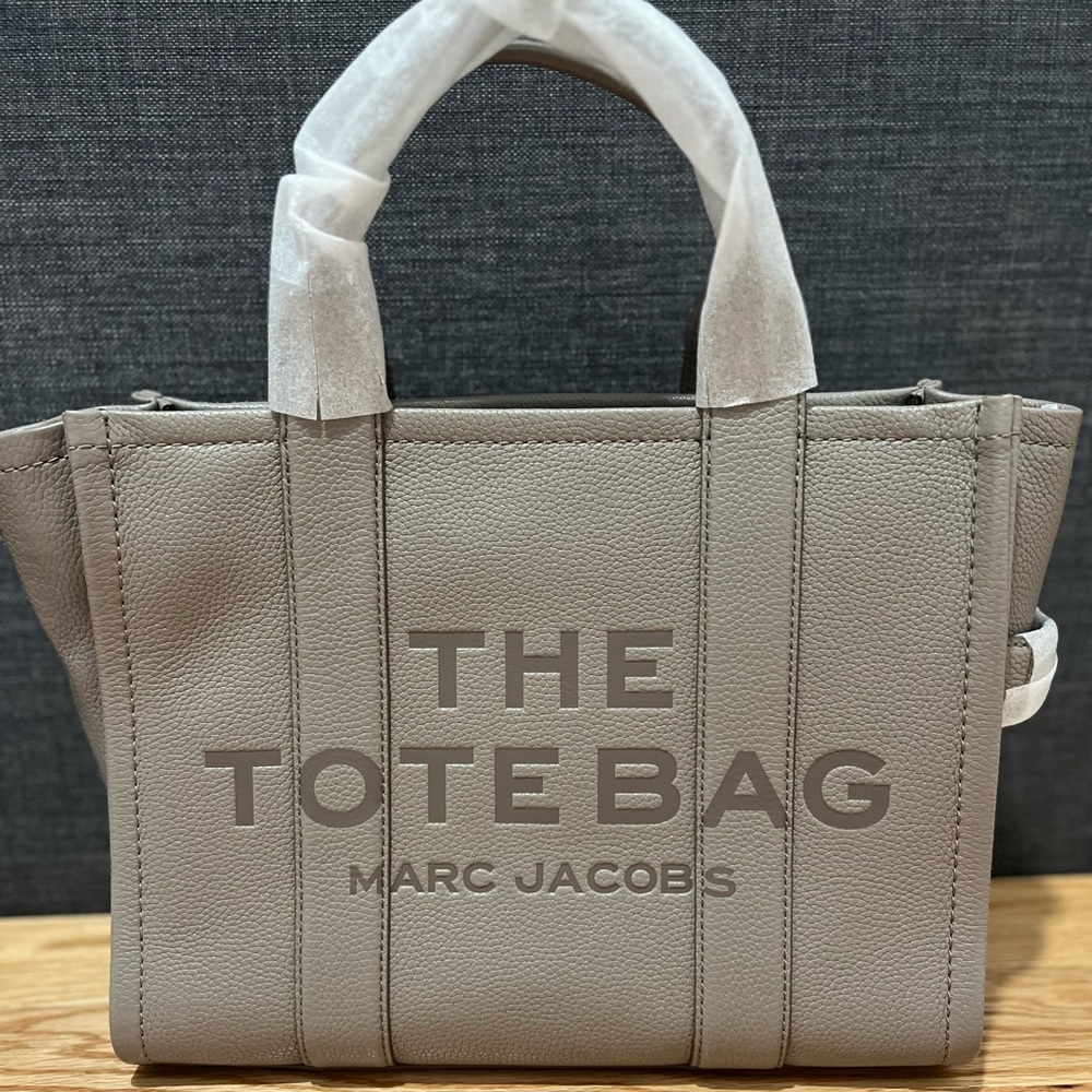 NWT Marc Jacobs medium leather tote bag-  cement